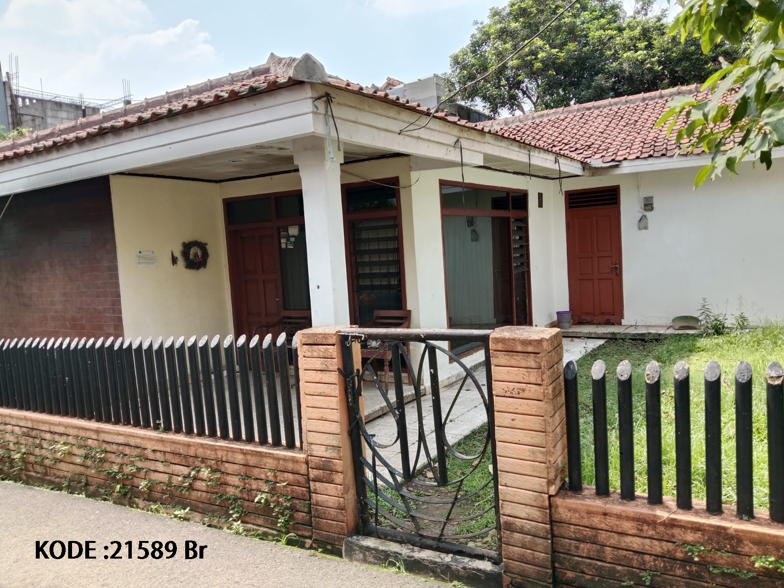 Dijual/Disewa Rumah Pasar Rebo, Luas 624 Meter, Kode :21589 Br