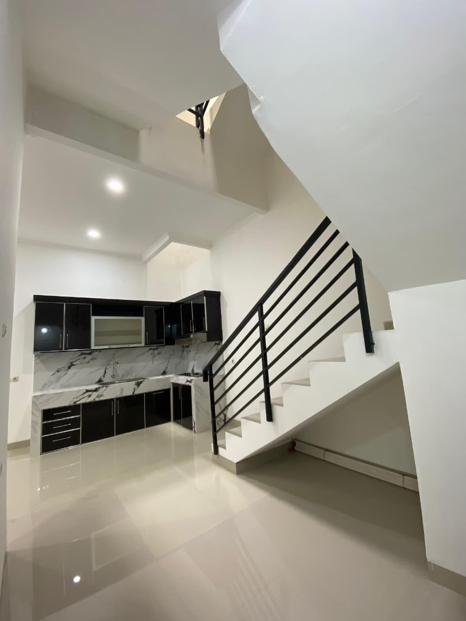 Dijual Rumah Sunter, Semi Furnish, Luas 6x15 Meter, Kode :20876 Ata Gallery