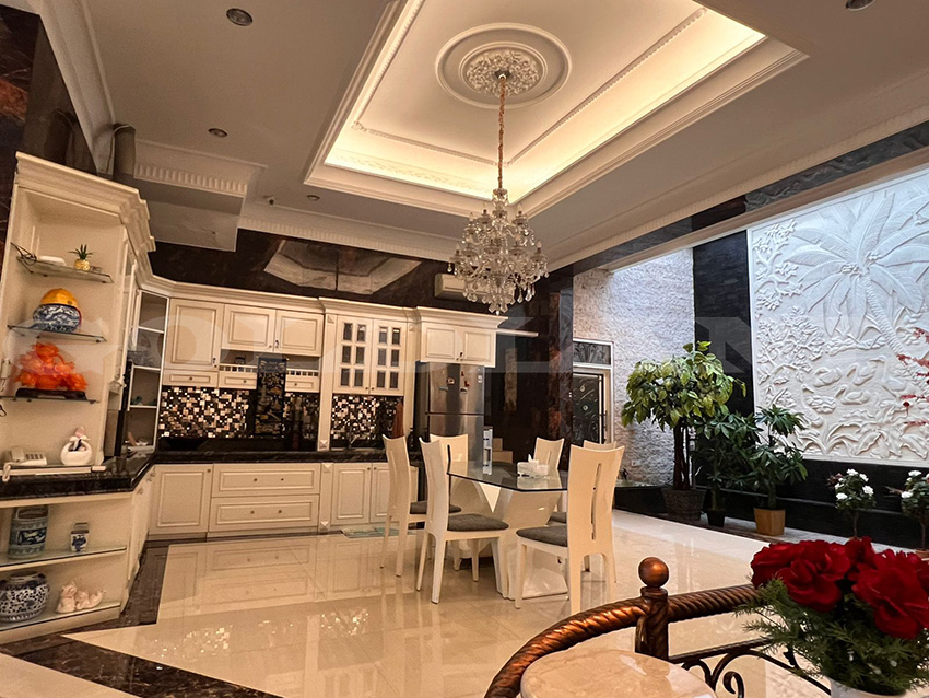 Dijual Rumah Sunter, Full Furnish, Luas 15x20 Meter, Kode :20727 Ta Gallery