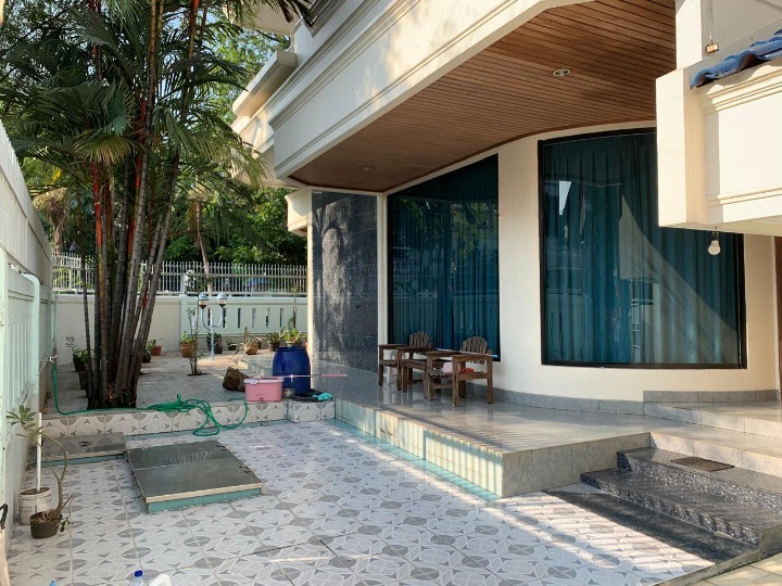 Dijual/Disewa Rumah Daan Mogot, Hook, Luas 18,6x19 Meter, Kode :21337 Si/Dj Gallery