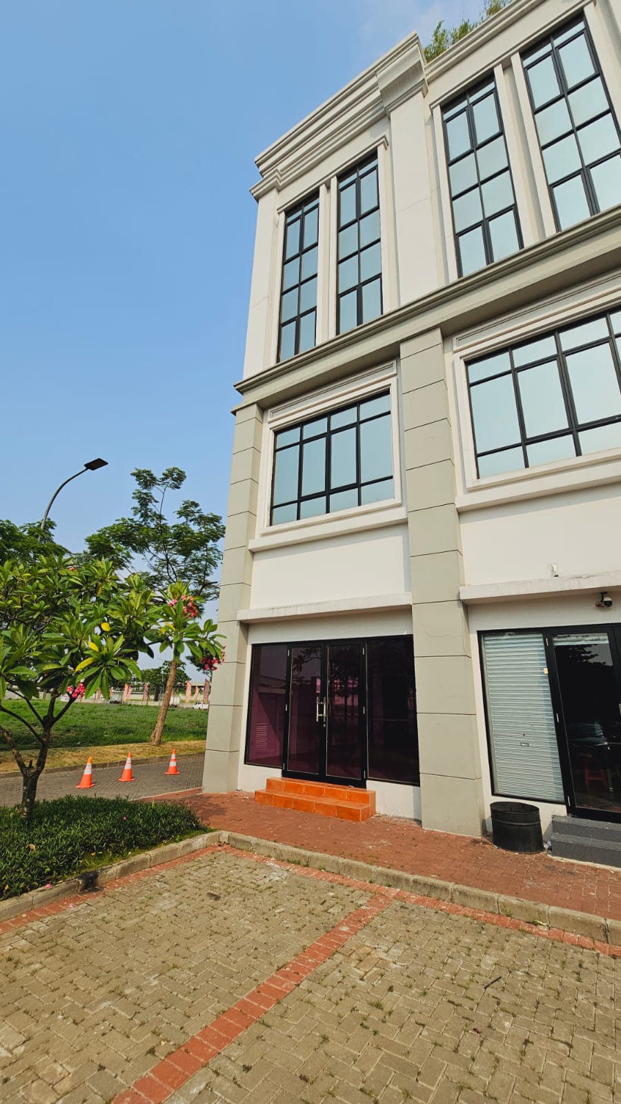 Dijual Ruko Kelapa Gading, Hook, Luas 4,5x18 Meter, Kode :21586 Br/Wb Gallery