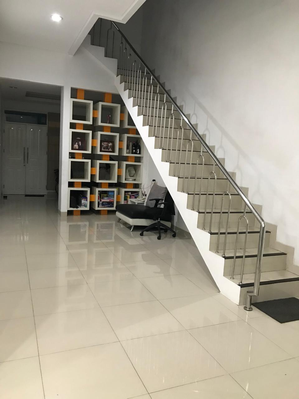 Dijual Rumah PIK, Semi Furnish, Luas 7x25 Meter, Kode :20838 Wb/Fd Gallery