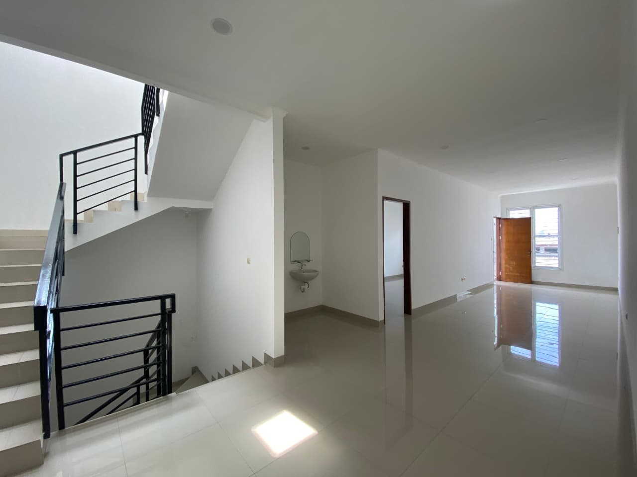 Dijual Rumah Sunter, Semi Furnish, Luas 6x15 Meter, Kode :20876 Ata Gallery
