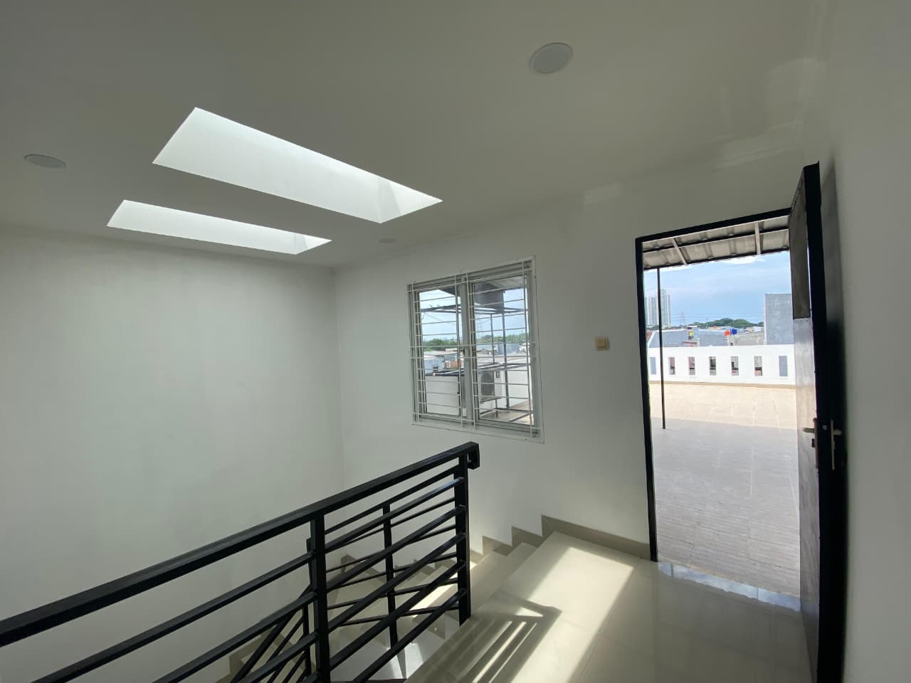 Dijual Rumah Sunter, Semi Furnish, Luas 6x15 Meter, Kode :20876 Ata Gallery