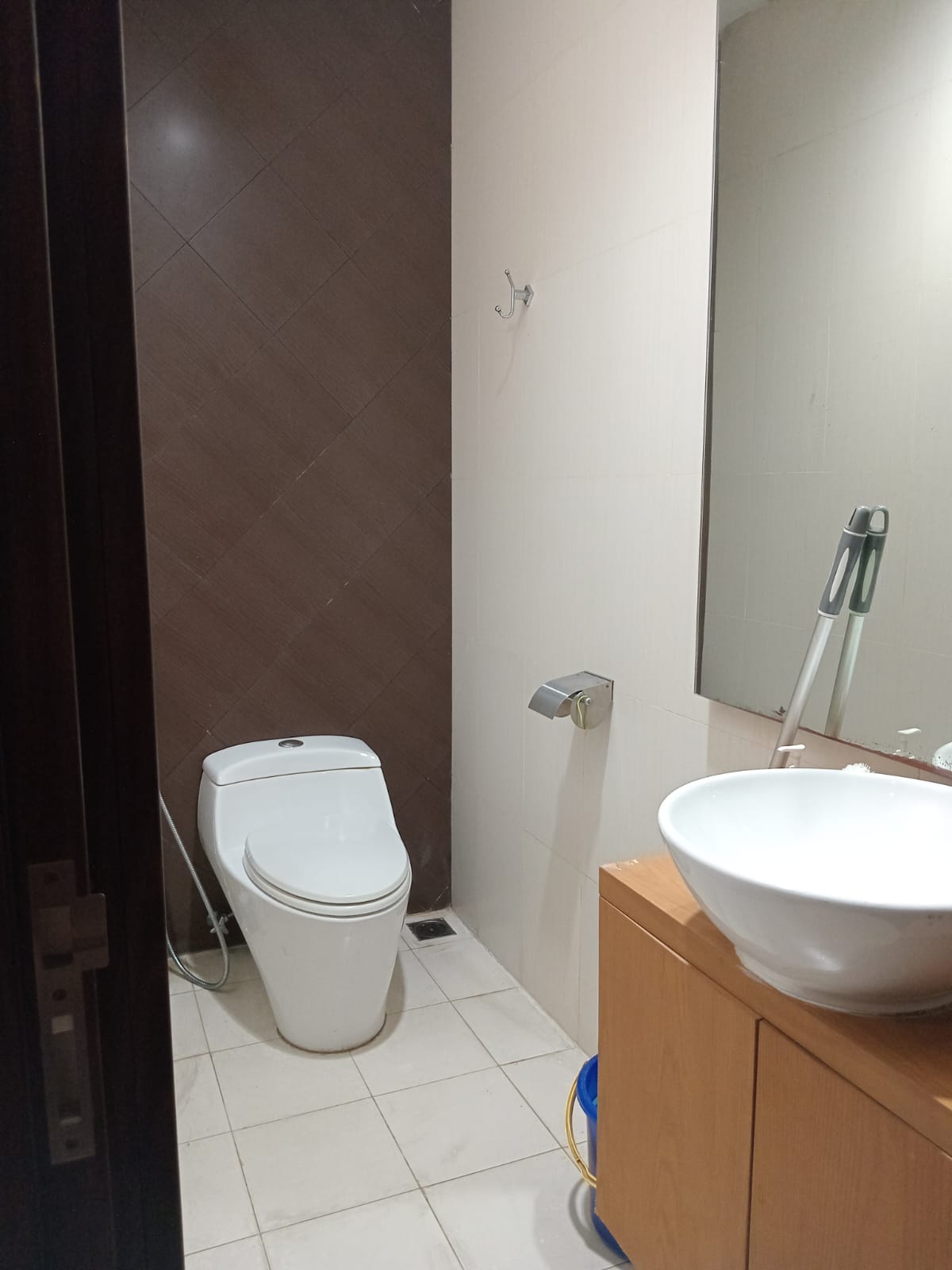 Dijual Rumah Kemayoran, Semi Furnish, Luas 9x17 Meter, Kode :16688 Js Gallery