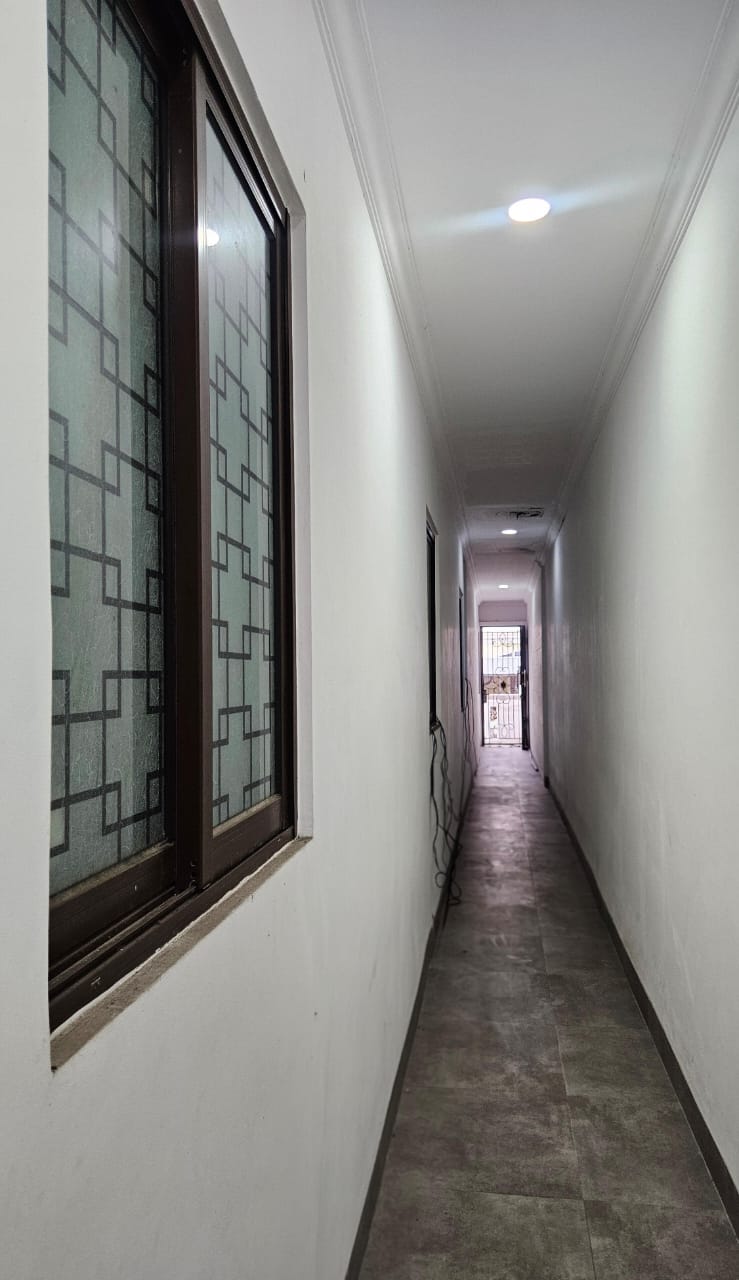 Dijual Rumah PIK, Semi Furnish, Luas 10x30 Meter, Kode :20916 Si Gallery
