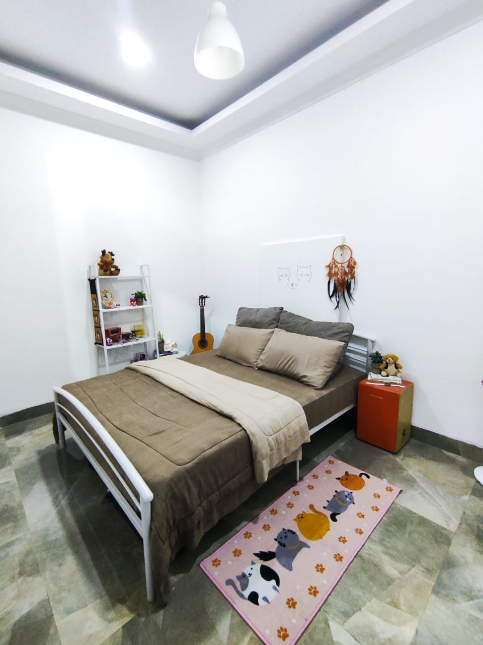 Dijual Rumah PIK, Semi Furnish, Luas 10x30 Meter, Kode :20916 Si Gallery