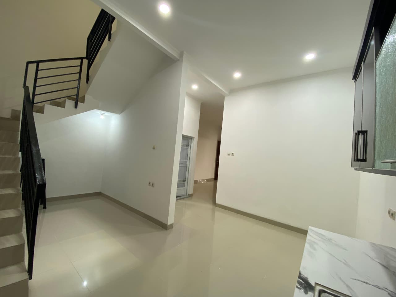 Dijual Rumah Sunter, Semi Furnish, Luas 6x15 Meter, Kode :20876 Ata Gallery