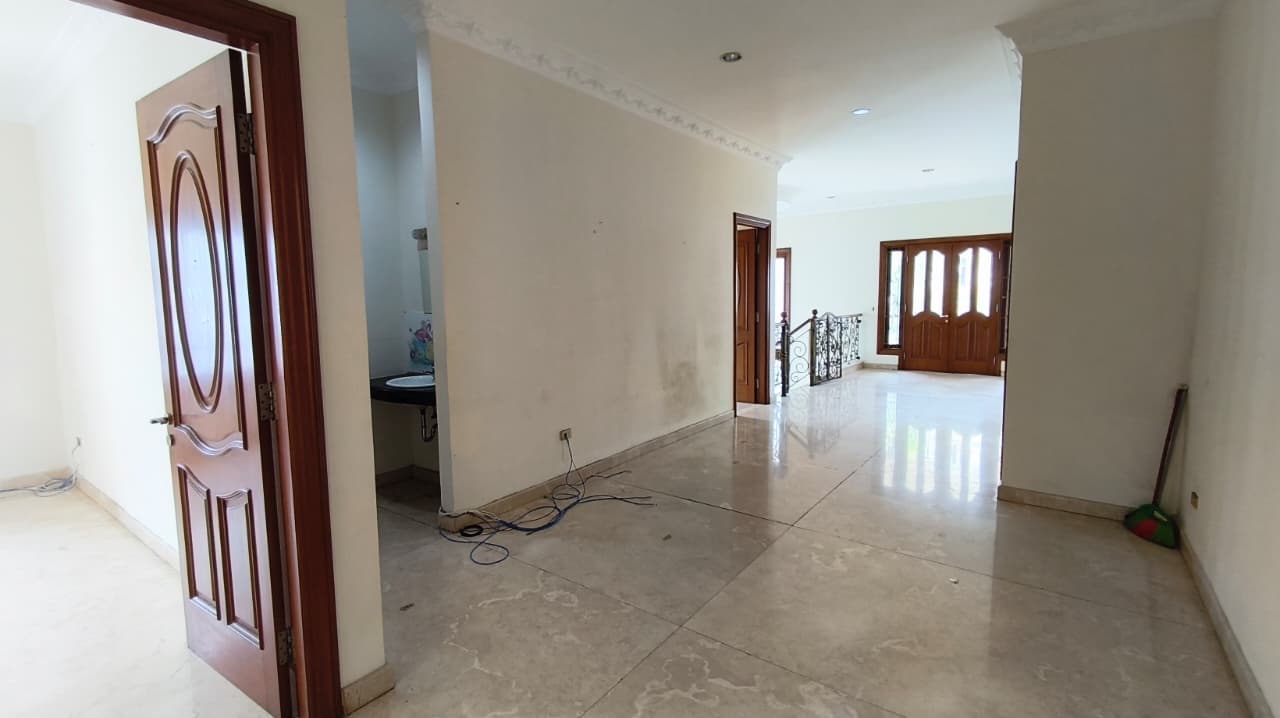   Dijual/Disewa Rumah Kelapa Gading, Hook, Luas 329 Meter, Kode :21372 Dj Gallery