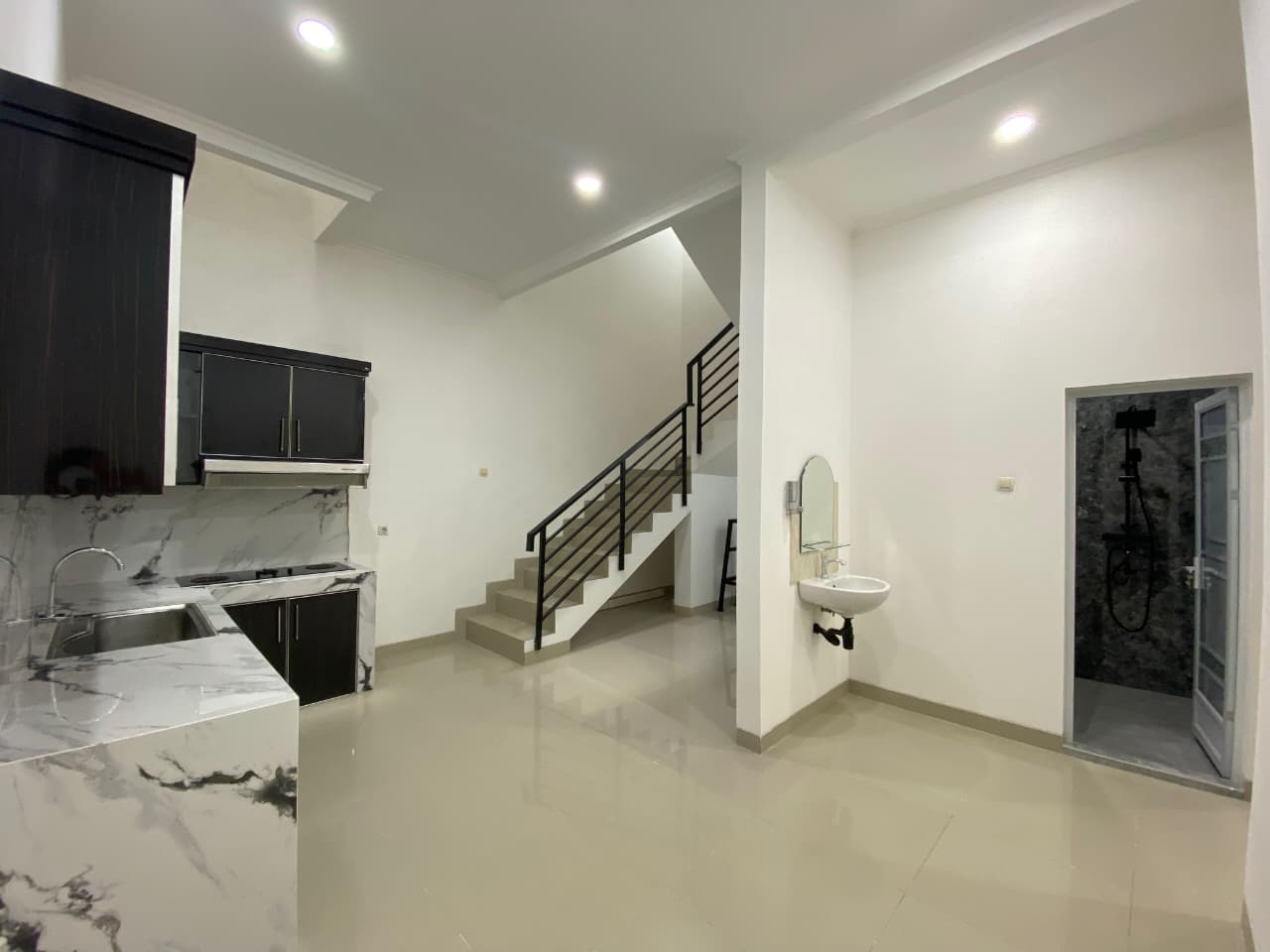 Dijual Rumah Sunter, Semi Furnish, Luas 6x15 Meter, Kode :20876 Ata Gallery