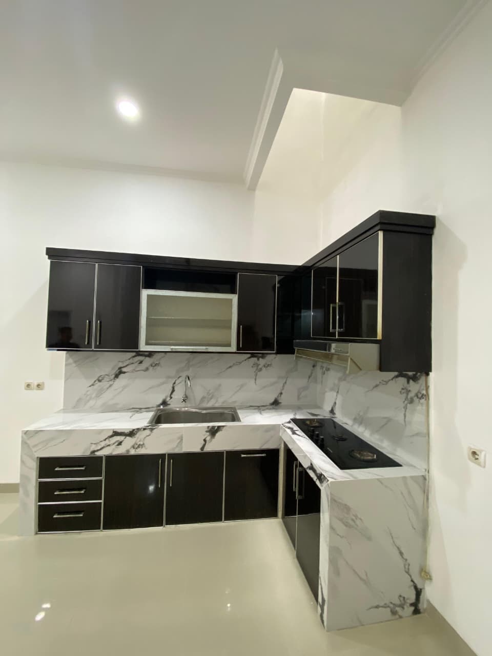 Dijual Rumah Sunter, Semi Furnish, Luas 6x15 Meter, Kode :20876 Ata Gallery