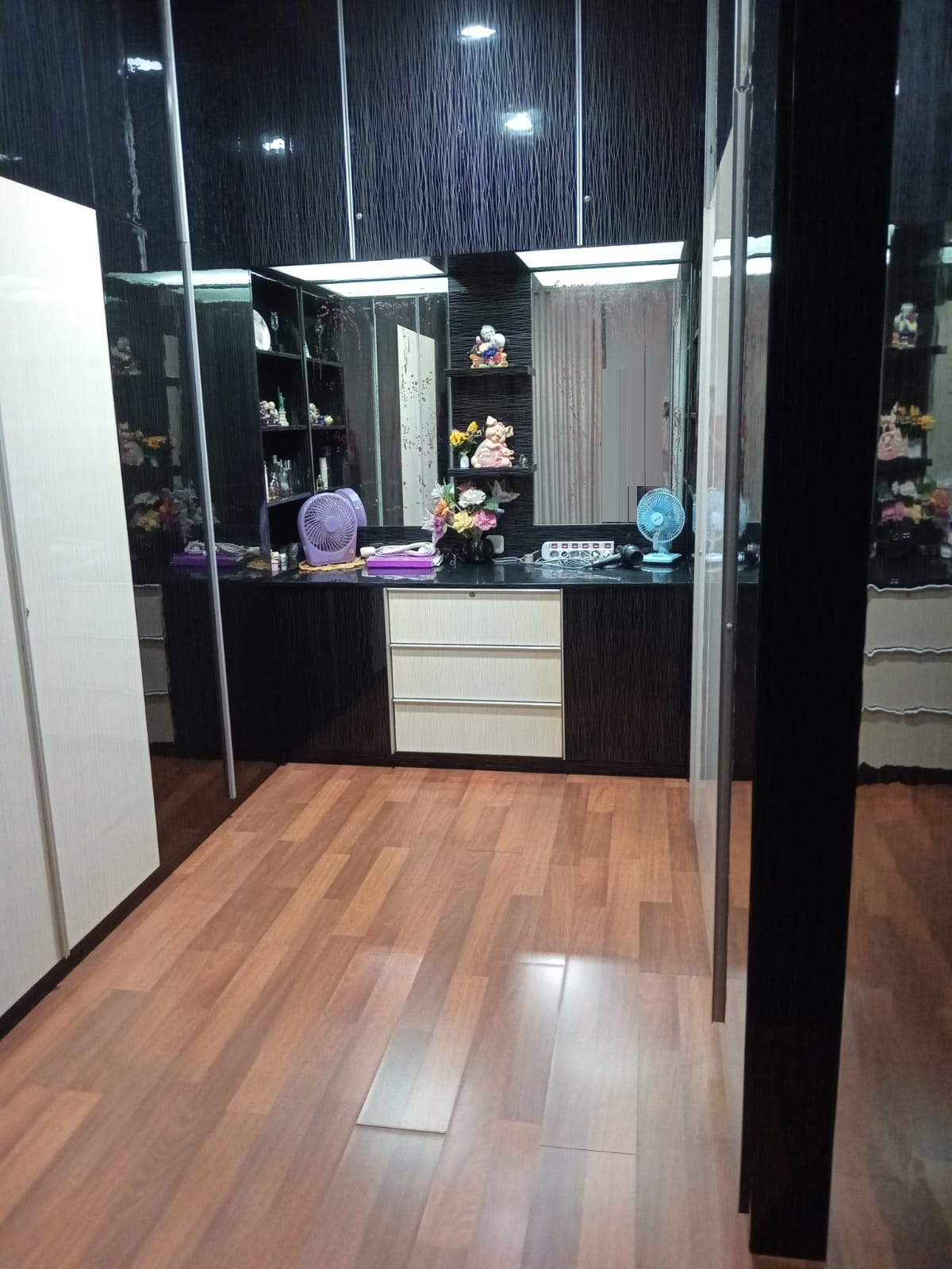Dijual Rumah Kemayoran, Semi Furnish, Luas 9x17 Meter, Kode :16688 Js Gallery