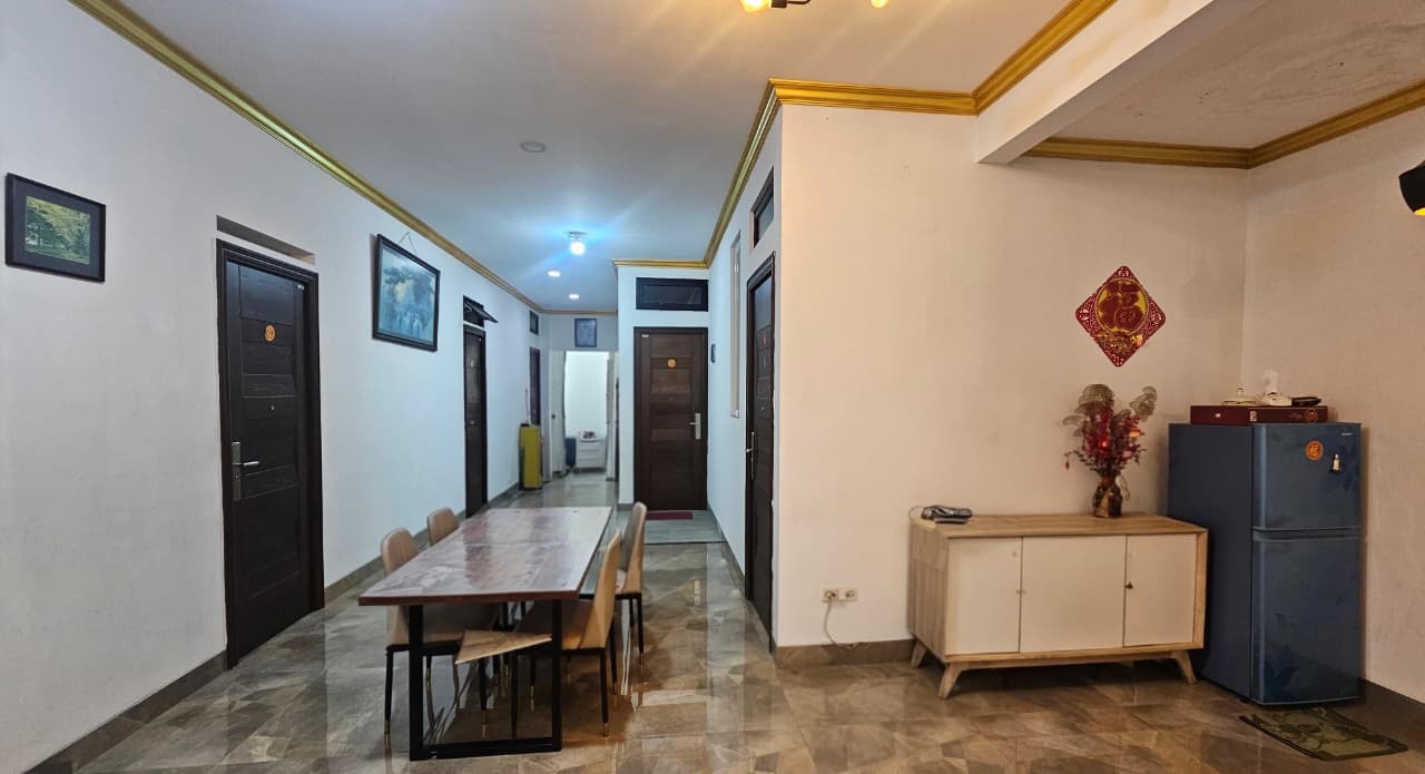 Dijual Rumah PIK, Semi Furnish, Luas 10x30 Meter, Kode :20916 Si Gallery