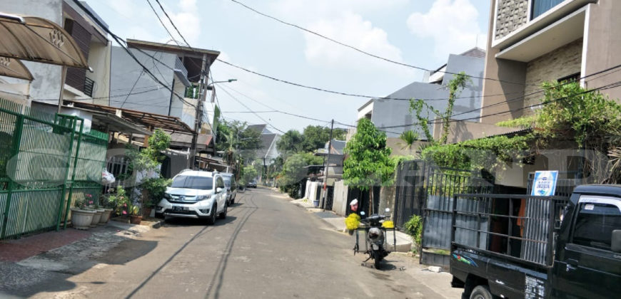 KODE :10872 (Ir/Wb) Rumah Tua Kelapa Gading, Luas 6×17 Meter, Jakarta Utara