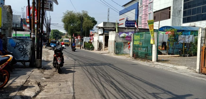 Luas Tanah 68 Meter Bangunan 3 Lantai Kamar Mandi 3 Hadap Selatan Pinggir Jalan Telepon PAM