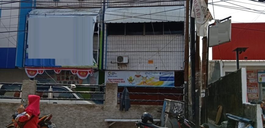 Luas Tanah 68 Meter Bangunan 3 Lantai Kamar Mandi 3 Hadap Selatan Pinggir Jalan Telepon PAM