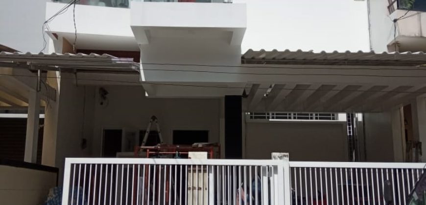 KODE :09767(Jn) Rumah Sunter, Semi Furnish, Luas 7×23 Meter, Sunter, Jakarta Utara