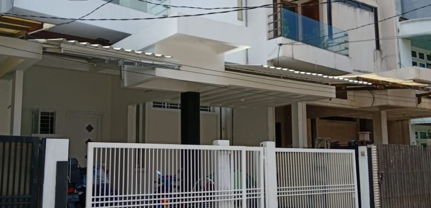 KODE :09767(Jn) Rumah Sunter, Semi Furnish, Luas 7×23 Meter, Sunter, Jakarta Utara