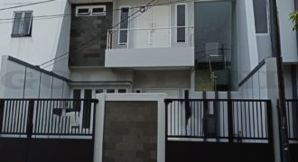 KODE :13025(Dj/Ds) Rumah Dijual Pulomas, Brand New, Luas 8×24 Meter