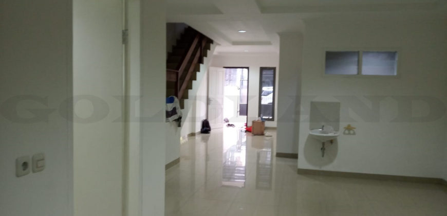 Kode: 14451(Br/At), Rumah Disewa Sunter, Hadap Barat, Luas 6×20 meter(120 meter), Jakarta Utara