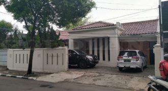 KODE :15256(Yo) Rumah Dijual Kebayoran Baru, Luas 10×27 Meter,Jakarta Selatan