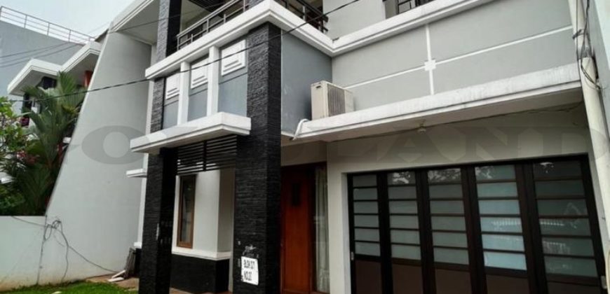 Kode : 16308 (Ad), Disewa Rumah Kelapa gading, Luas 220 meter (11×20 m2), Jakarta Utara