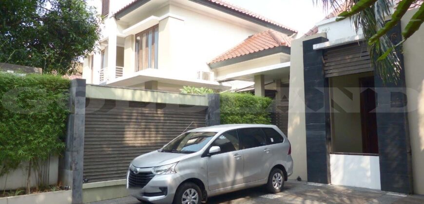 Kode : 17487 (Jm), Dijual Rumah kemang, uas 905 meter, Jakarta Selatan