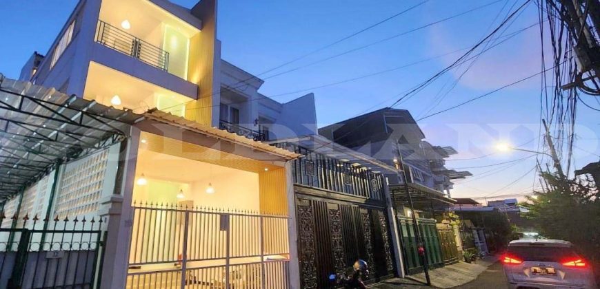 Kode : 14479 (Fd), Rumah Dijual Grogol, Luas 131.85 meter (4.5×29.3 m2), Jakarta barat