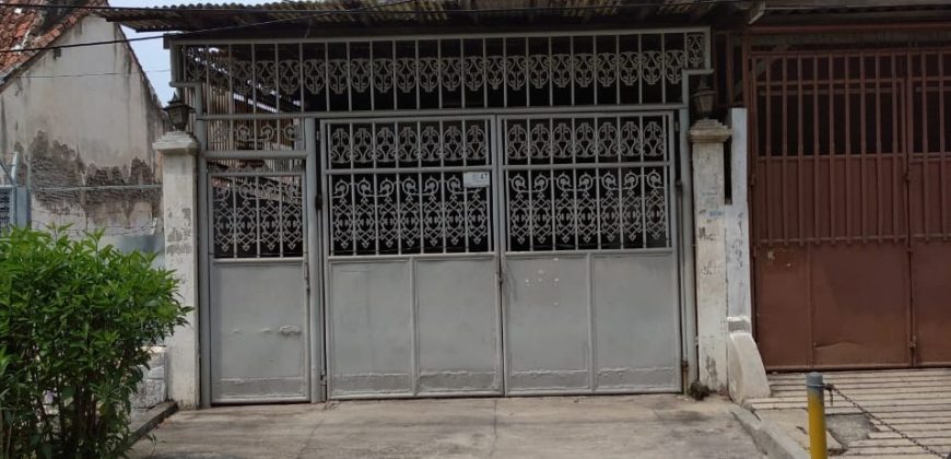 Kode : 17760 (Yg/Si), Dijual rumah pengukiran, Luas 200 meter (5×40 m2), Jakarta barat