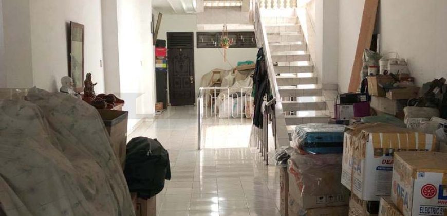 Kode : 17888 (Ta), Dijual rumah pinangsia, Luas 135 meter (4.5×30 m2), jakarta barat