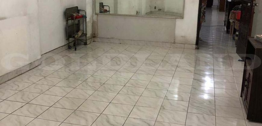 Kode : 17888 (Ta), Dijual rumah pinangsia, Luas 135 meter (4.5×30 m2), jakarta barat