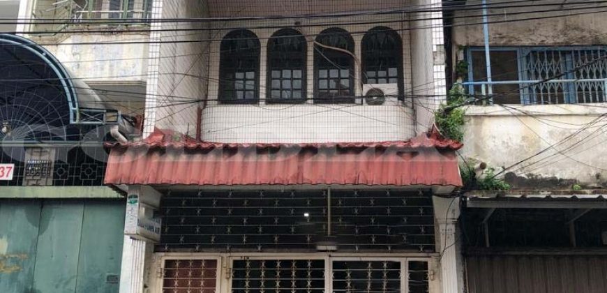 Kode : 17888 (Ta), Dijual rumah pinangsia, Luas 135 meter (4.5×30 m2), jakarta barat