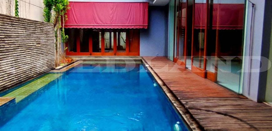 Kode : 18435 (Jm), Disewa rumah kemang, luas 600 meter, jakarta selatan