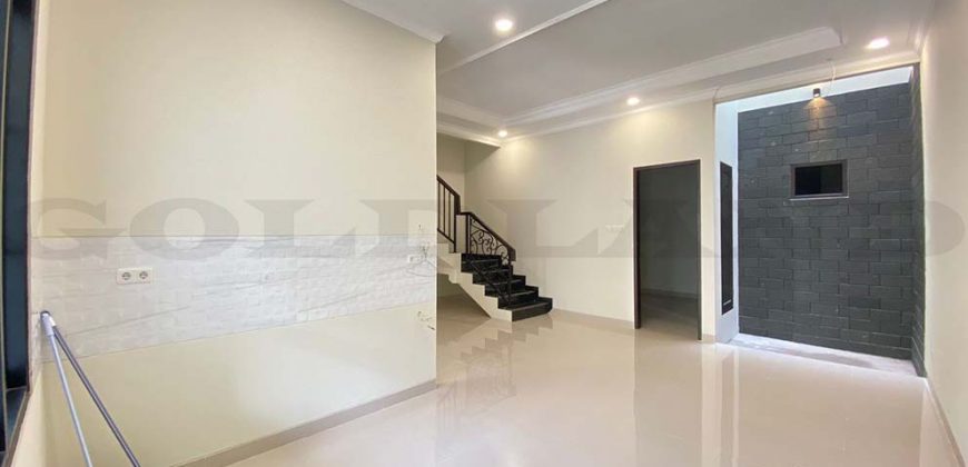 Kode : 18342 (Ad), Dijual rumah rawamangun, luas 105 meter (7×15 m2), Jakarta Timur