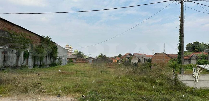 Kode : 18264 (Ta/Fd), Dijual tanah cikarang, luas 2450 meter (70×35 m2), Bekasikode : 18264 (Ta/Fd) luas 2450 meter (70×35 m2) SHM hadap utara lokasi dekat mall grosir cikarang harga Rp. 3.2 juta/m2 atau RP. 7.840 M