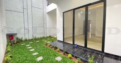 Kode : 19179 (Ad), Dijual rumah duren sawit, luas 175 meter (7×25 m2), Jakarta Timur