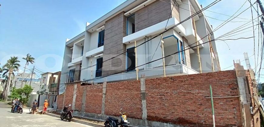 Kode : 17144 (Yl), Dijual rumah sunter, luas 153 meter (9×17 m2), Jakarta Utara