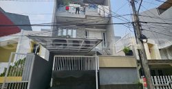 Kode : 19100 (Ata), Dijual rumah sunter, luas 90 m2 (6×15 m2), Jakarta Utara