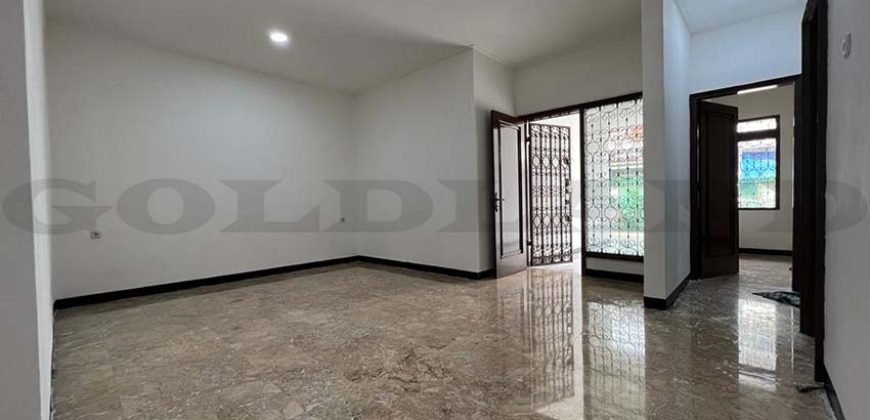 Kode : 19072 (Ta), Dijual rumah Taman sari, luas 225 m2, Jakarta Barat