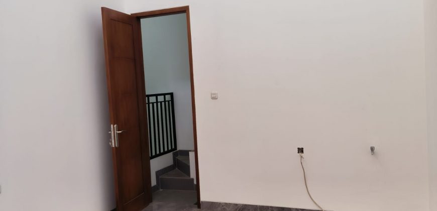 Kode : 18203 (Jh/At), Dijual rumah sunter, luas 154 m2 (7×22), Jakarta Utara