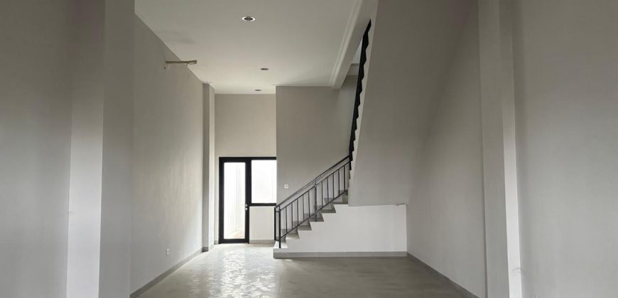 Kode : 20715 (Ir),Disewa ruko Pik,luas 81 m2,Jakarta Utara