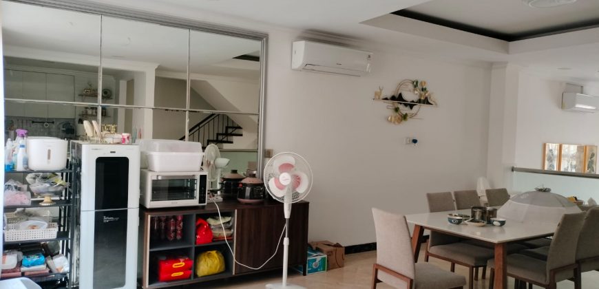 Rumah Dijual Ancol, Semi Furnish, Luas 8×15 Meter, Kode :20001 Ak/Jn