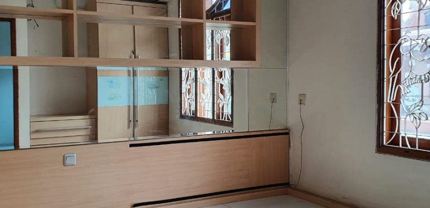 Rumah Disewa Sunter, Semi Furnish, Luas 12×14 Meter, Kode :15664 Si