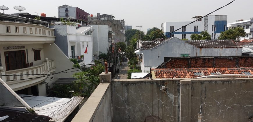 Rumah Tua Dijual Pasar Baru, Luas 8×30 Meter, Kode :21257 Si