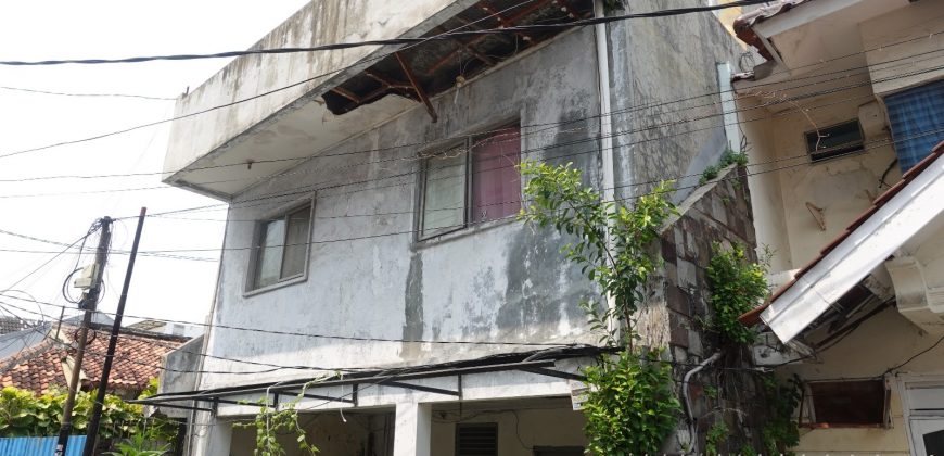 Rumah Tua Dijual Pasar Baru, Luas 8×30 Meter, Kode :21257 Si